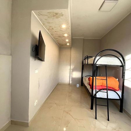 Holiday-Caroline Apartment Помпей Екстериор снимка