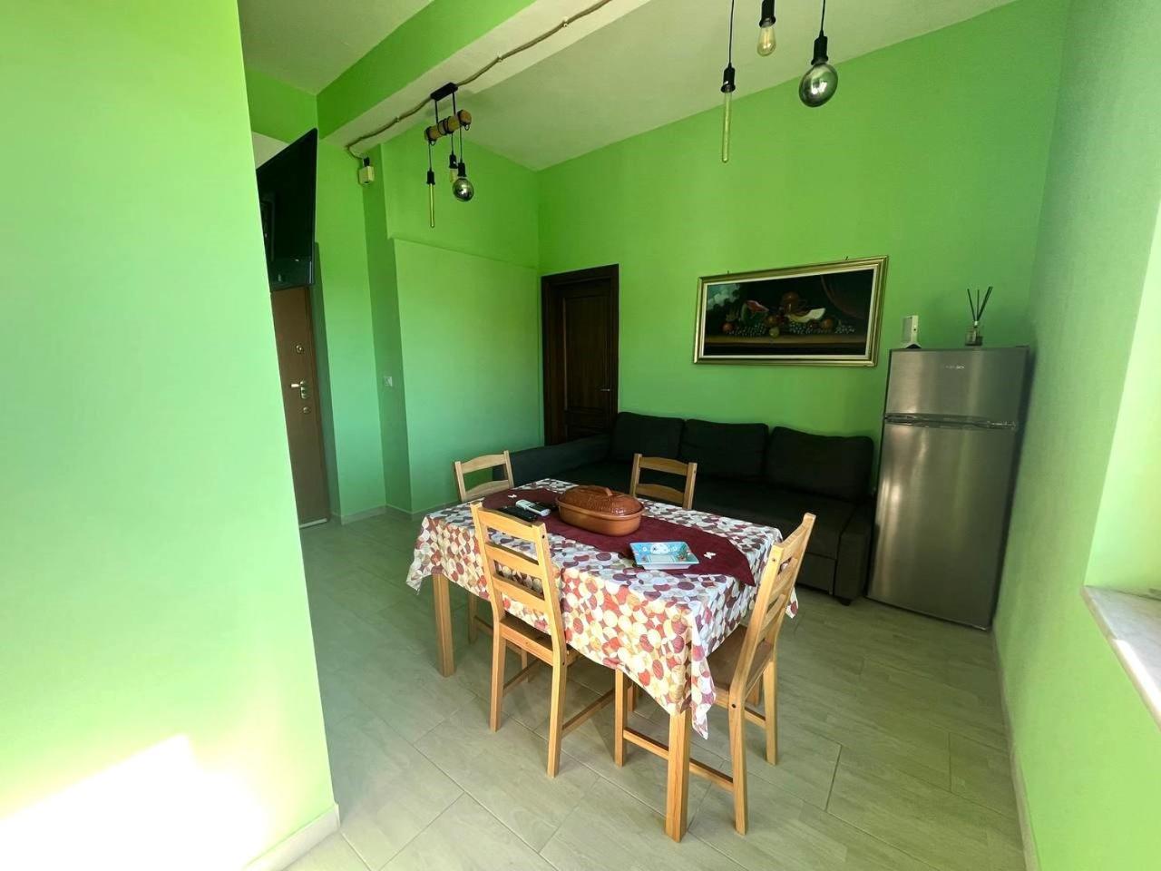 Holiday-Caroline Apartment Помпей Екстериор снимка
