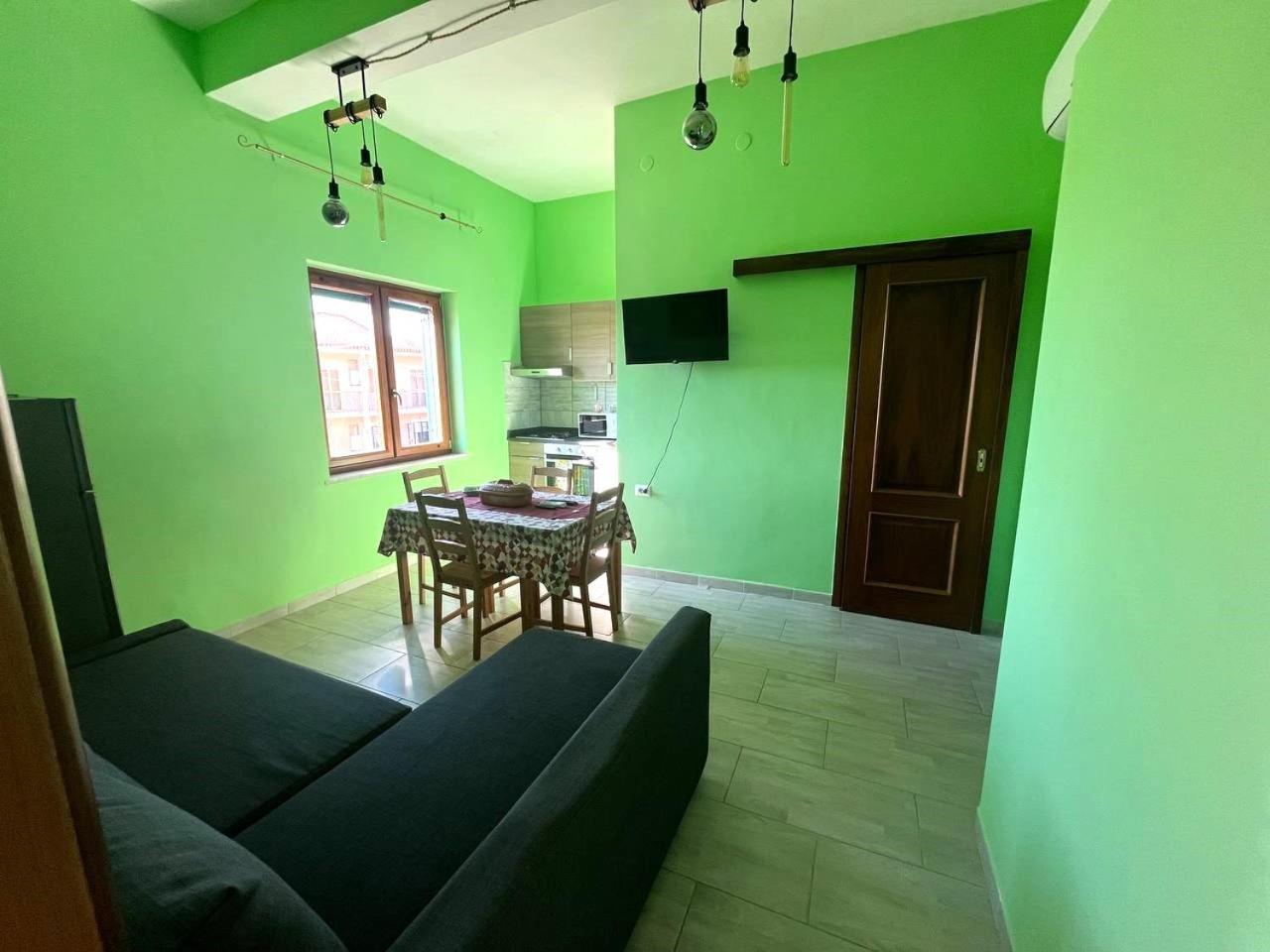 Holiday-Caroline Apartment Помпей Екстериор снимка