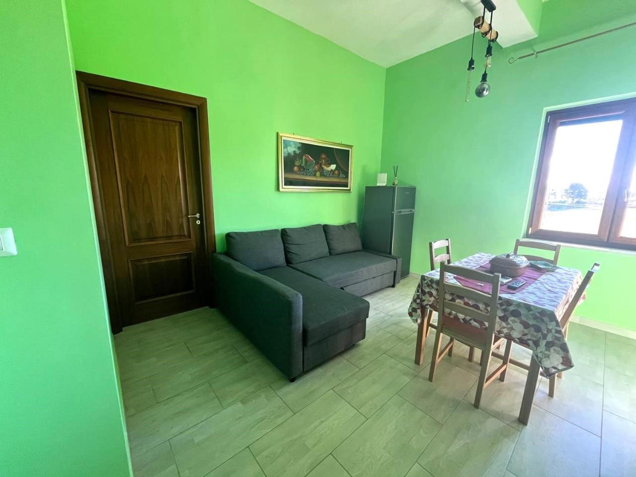 Holiday-Caroline Apartment Помпей Екстериор снимка