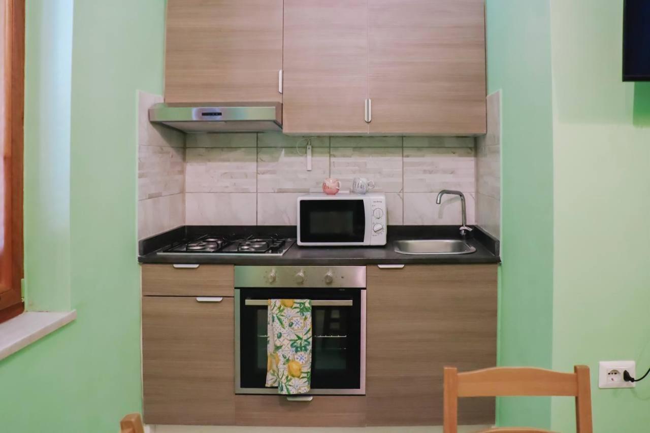 Holiday-Caroline Apartment Помпей Екстериор снимка