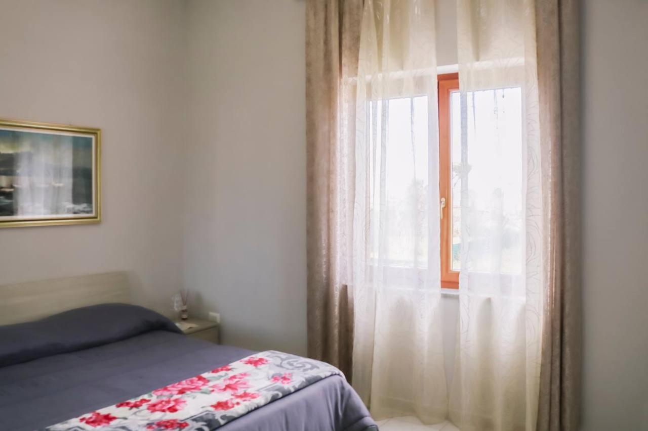 Holiday-Caroline Apartment Помпей Екстериор снимка