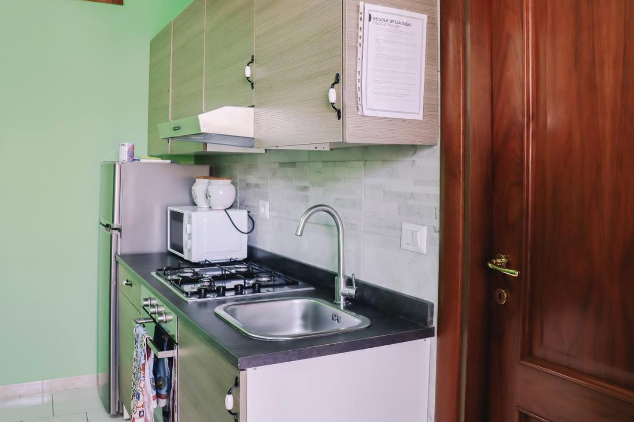 Holiday-Caroline Apartment Помпей Екстериор снимка