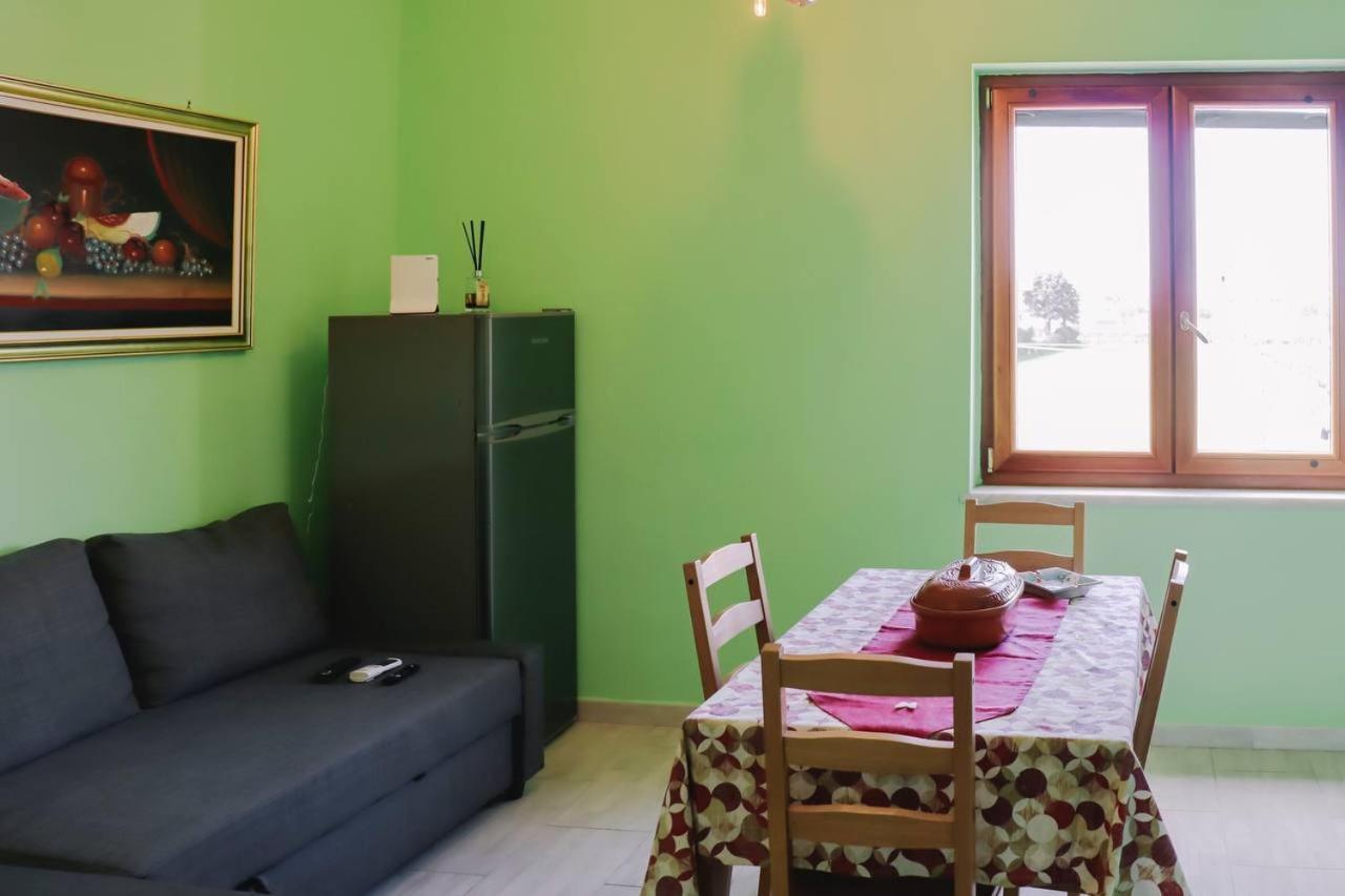 Holiday-Caroline Apartment Помпей Екстериор снимка