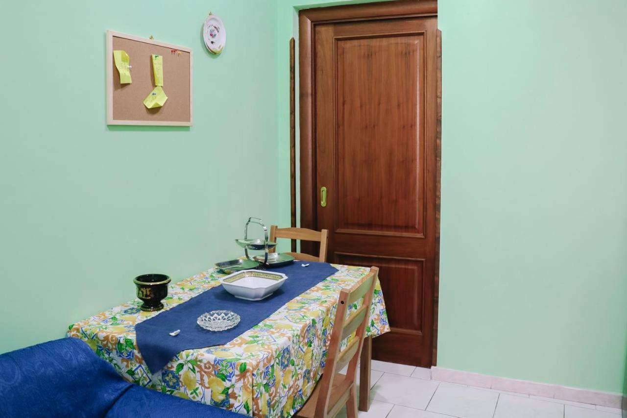 Holiday-Caroline Apartment Помпей Екстериор снимка