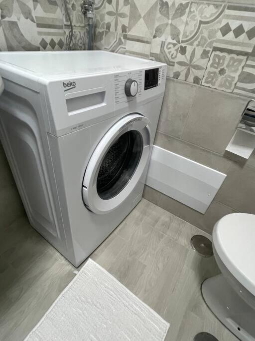Holiday-Caroline Apartment Помпей Екстериор снимка