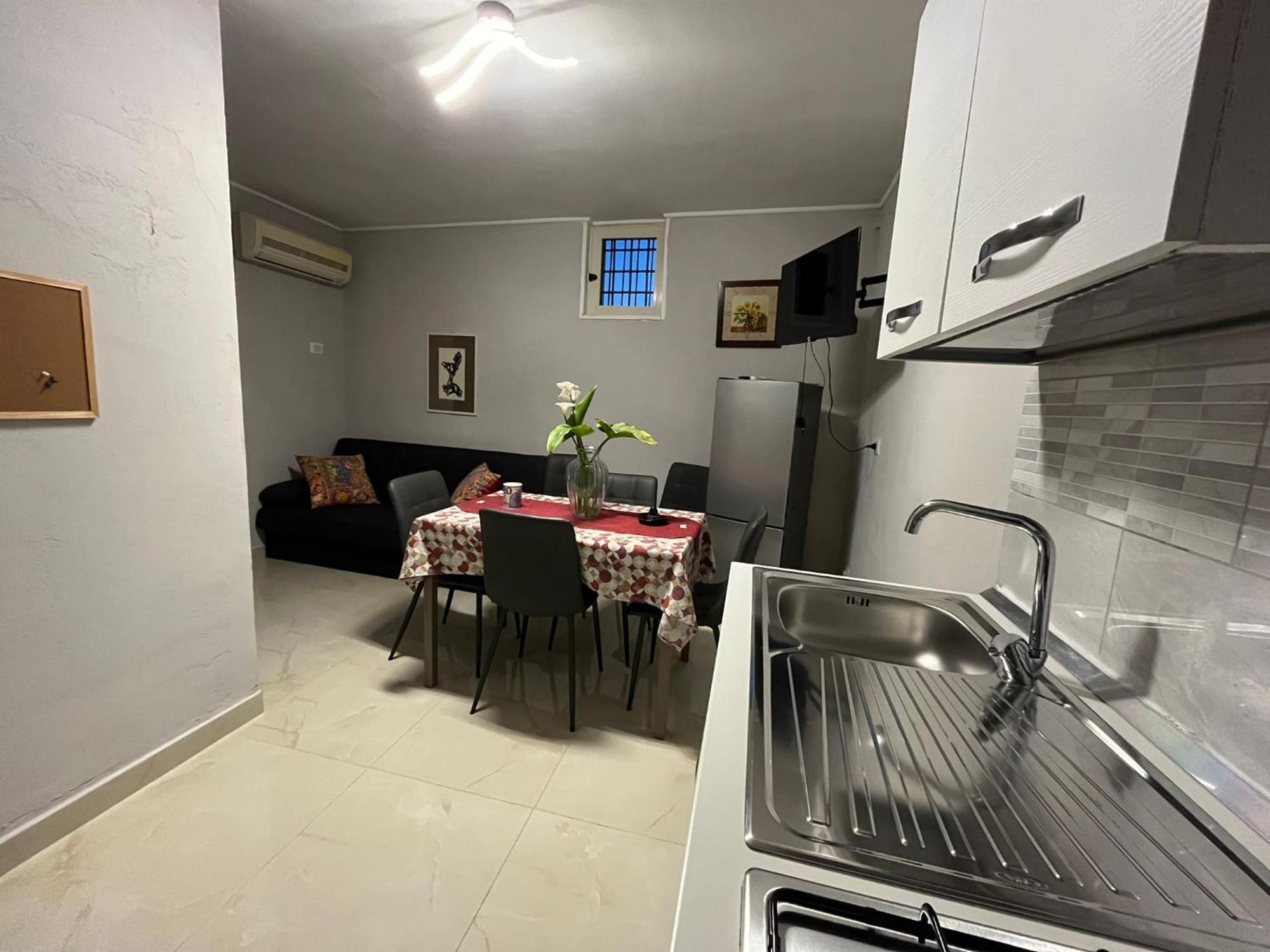 Holiday-Caroline Apartment Помпей Екстериор снимка