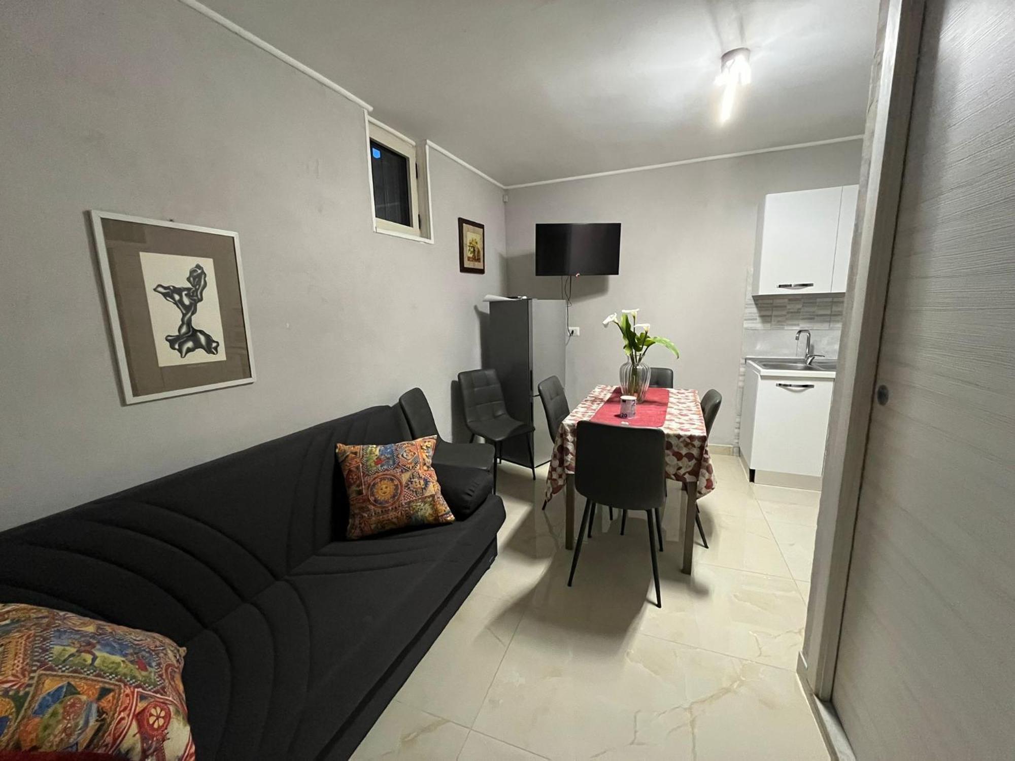 Holiday-Caroline Apartment Помпей Екстериор снимка